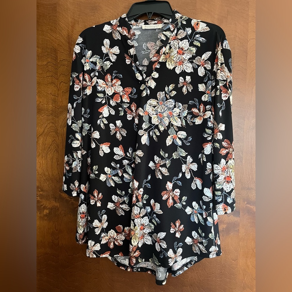 BAISHENG GT Like New Ladies Size XL 3/4 Sleeve Tunic Top in Black Floral Print